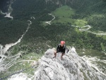 Passo Falzarego 2010, Pardn poas, ideln vyladn forma a lezen veho druhu. Tenikou byl 500 metr dlouh vstup na Prvn pil Tofany.... - fotografie 132