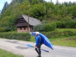 JIZERA - Kajakov kola, Zkladn kurz provil odolnost a odhodln astnk stt se kajakem a kajakkou. V sobotu bylo na Paralku hodn vody a tak vcvik byl nron. Dobr stav mla v nedli Kamenice. A tak zvren - fotografie 28