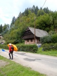 JIZERA - Kajakov kola, Zkladn kurz provil odolnost a odhodln astnk stt se kajakem a kajakkou. V sobotu bylo na Paralku hodn vody a tak vcvik byl nron. Dobr stav mla v nedli Kamenice. A tak zvren - fotografie 30