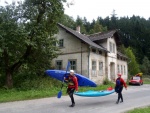 JIZERA - Kajakov kola, Zkladn kurz provil odolnost a odhodln astnk stt se kajakem a kajakkou. V sobotu bylo na Paralku hodn vody a tak vcvik byl nron. Dobr stav mla v nedli Kamenice. A tak zvren - fotografie 31