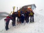 SKIALPINISTICK VKEND V KRKONOCH, Poas provilo vechny astnky a jejich odolnost, a to nejen materily pouit na obleen, ale i fyziku, psychickou kondici a vytrvalost. Pardn a nron akce, kter probhla za extrmnch pod - fotografie 43