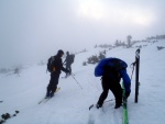 SKIALPINISTICK VKEND V KRKONOCH, Poas provilo vechny astnky a jejich odolnost, a to nejen materily pouit na obleen, ale i fyziku, psychickou kondici a vytrvalost. Pardn a nron akce, kter probhla za extrmnch pod - fotografie 45