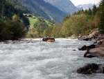 Alpsk supervkend - Isel a Salzach - podzim 2010, Pedpov poas byla sice pesimistick, natst skutenost jin. Se slbenm detm se stdaly i proslunn chvle. Dky tomu byla i na podzim voda suprov jako pi jarnm tn. Zejmna Salzach ns - fotografie 94