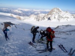 DACHSTIEN VRCHOL NA SKIALPECH 2011, iroko spektrln skialpov akce, pardn poas, kvanta snhu a pohodov tm. Fotky z vrcholu hovo za ve... - fotografie 5