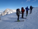 DACHSTIEN VRCHOL NA SKIALPECH 2011, iroko spektrln skialpov akce, pardn poas, kvanta snhu a pohodov tm. Fotky z vrcholu hovo za ve... - fotografie 12