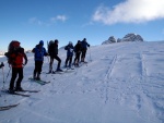 DACHSTIEN VRCHOL NA SKIALPECH 2011, iroko spektrln skialpov akce, pardn poas, kvanta snhu a pohodov tm. Fotky z vrcholu hovo za ve... - fotografie 14