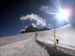 DACHSTIEN VRCHOL NA SKIALPECH 2011, iroko spektrln skialpov akce, pardn poas, kvanta snhu a pohodov tm. Fotky z vrcholu hovo za ve... - fotografie 17