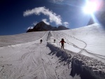 DACHSTIEN VRCHOL NA SKIALPECH 2011, iroko spektrln skialpov akce, pardn poas, kvanta snhu a pohodov tm. Fotky z vrcholu hovo za ve... - fotografie 19