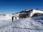 DACHSTIEN VRCHOL NA SKIALPECH 2011, iroko spektrln skialpov akce, pardn poas, kvanta snhu a pohodov tm. Fotky z vrcholu hovo za ve... - fotografie 39