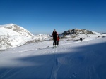 DACHSTIEN VRCHOL NA SKIALPECH 2011, iroko spektrln skialpov akce, pardn poas, kvanta snhu a pohodov tm. Fotky z vrcholu hovo za ve... - fotografie 40