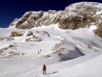 DACHSTIEN VRCHOL NA SKIALPECH 2011, iroko spektrln skialpov akce, pardn poas, kvanta snhu a pohodov tm. Fotky z vrcholu hovo za ve... - fotografie 50