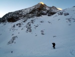 DACHSTIEN VRCHOL NA SKIALPECH 2011, iroko spektrln skialpov akce, pardn poas, kvanta snhu a pohodov tm. Fotky z vrcholu hovo za ve... - fotografie 157