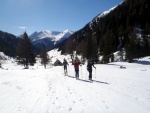 SKIALP ARNA RIEDINGTAL, Sluncem zalit arna s tvrdm podkladem umonila dv skvl try. Vichni jsme uili pardn vkend na skialpech. - fotografie 4