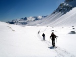 SKIALP ARNA RIEDINGTAL, Sluncem zalit arna s tvrdm podkladem umonila dv skvl try. Vichni jsme uili pardn vkend na skialpech. - fotografie 17