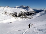 SKIALP ARNA RIEDINGTAL, Sluncem zalit arna s tvrdm podkladem umonila dv skvl try. Vichni jsme uili pardn vkend na skialpech. - fotografie 25