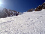 SKIALP ARNA RIEDINGTAL, Sluncem zalit arna s tvrdm podkladem umonila dv skvl try. Vichni jsme uili pardn vkend na skialpech. - fotografie 26