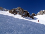 SKIALP ARNA RIEDINGTAL, Sluncem zalit arna s tvrdm podkladem umonila dv skvl try. Vichni jsme uili pardn vkend na skialpech. - fotografie 28