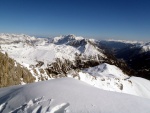 SKIALP ARNA RIEDINGTAL, Sluncem zalit arna s tvrdm podkladem umonila dv skvl try. Vichni jsme uili pardn vkend na skialpech. - fotografie 47