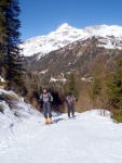 SKIALP ARNA RIEDINGTAL, Sluncem zalit arna s tvrdm podkladem umonila dv skvl try. Vichni jsme uili pardn vkend na skialpech. - fotografie 77