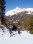 SKIALP ARNA RIEDINGTAL, Sluncem zalit arna s tvrdm podkladem umonila dv skvl try. Vichni jsme uili pardn vkend na skialpech. - fotografie 78