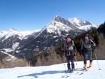 SKIALP ARNA RIEDINGTAL, Sluncem zalit arna s tvrdm podkladem umonila dv skvl try. Vichni jsme uili pardn vkend na skialpech. - fotografie 80