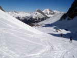 SKIALP ARNA RIEDINGTAL, Sluncem zalit arna s tvrdm podkladem umonila dv skvl try. Vichni jsme uili pardn vkend na skialpech. - fotografie 111