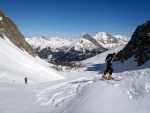 SKIALP ARNA RIEDINGTAL, Sluncem zalit arna s tvrdm podkladem umonila dv skvl try. Vichni jsme uili pardn vkend na skialpech. - fotografie 115