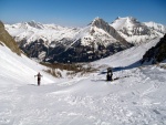 SKIALP ARNA RIEDINGTAL, Sluncem zalit arna s tvrdm podkladem umonila dv skvl try. Vichni jsme uili pardn vkend na skialpech. - fotografie 116