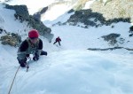 TDEN ZIMNHO LEZEN - Vysok Tatry, Tden lezen v okol Brnlky za ndhernho poas. Podmnky vynikajc a to jak na skle tak na ledech. Dky sedlmu snhu byla lavinov situace velmi pzniv a a celmu prbhu pomohla i vborn n - fotografie 11