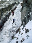 TDEN ZIMNHO LEZEN - Vysok Tatry, Tden lezen v okol Brnlky za ndhernho poas. Podmnky vynikajc a to jak na skle tak na ledech. Dky sedlmu snhu byla lavinov situace velmi pzniv a a celmu prbhu pomohla i vborn n - fotografie 21