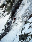 TDEN ZIMNHO LEZEN - Vysok Tatry, Tden lezen v okol Brnlky za ndhernho poas. Podmnky vynikajc a to jak na skle tak na ledech. Dky sedlmu snhu byla lavinov situace velmi pzniv a a celmu prbhu pomohla i vborn n - fotografie 38