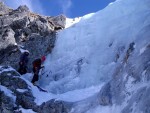 TDEN ZIMNHO LEZEN - Vysok Tatry, Tden lezen v okol Brnlky za ndhernho poas. Podmnky vynikajc a to jak na skle tak na ledech. Dky sedlmu snhu byla lavinov situace velmi pzniv a a celmu prbhu pomohla i vborn n - fotografie 39