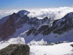 TÝDEN ZIMNÍHO LEZENÍ - Vysoké Tatry, Týden lezení v okolí Brnčálky za nádherného počasí. Podmínky vynikající a to jak na skále tak na ledech. Díky sedlému sněhu byla lavinová situace velmi příznivá a a celému průběhu pomohla i výborná ná - fotografie 75