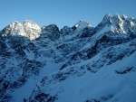 TÝDEN ZIMNÍHO LEZENÍ - Vysoké Tatry, Týden lezení v okolí Brnčálky za nádherného počasí. Podmínky vynikající a to jak na skále tak na ledech. Díky sedlému sněhu byla lavinová situace velmi příznivá a a celému průběhu pomohla i výborná ná - fotografie 78