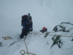 TÝDEN ZIMNÍHO LEZENÍ - Vysoké Tatry, Týden lezení v okolí Brnčálky za nádherného počasí. Podmínky vynikající a to jak na skále tak na ledech. Díky sedlému sněhu byla lavinová situace velmi příznivá a a celému průběhu pomohla i výborná ná - fotografie 82
