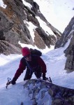 TÝDEN ZIMNÍHO LEZENÍ - Vysoké Tatry, Týden lezení v okolí Brnčálky za nádherného počasí. Podmínky vynikající a to jak na skále tak na ledech. Díky sedlému sněhu byla lavinová situace velmi příznivá a a celému průběhu pomohla i výborná ná - fotografie 84