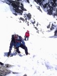 TÝDEN ZIMNÍHO LEZENÍ - Vysoké Tatry, Týden lezení v okolí Brnčálky za nádherného počasí. Podmínky vynikající a to jak na skále tak na ledech. Díky sedlému sněhu byla lavinová situace velmi příznivá a a celému průběhu pomohla i výborná ná - fotografie 88