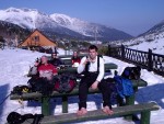 TÝDEN ZIMNÍHO LEZENÍ - Vysoké Tatry, Týden lezení v okolí Brnčálky za nádherného počasí. Podmínky vynikající a to jak na skále tak na ledech. Díky sedlému sněhu byla lavinová situace velmi příznivá a a celému průběhu pomohla i výborná ná - fotografie 93