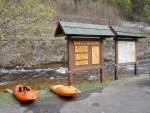 RAFTING NA JIZEE 2.4.2011, Pardn voda: 21 m3, vichni co jeli, to vn to vychytali. Vlny, hukot, zbava... no prost ndhera. Jedna posdka yukonu to nakonec po 4 koupelch vzdala a pedsedla do raftu, ale jinak parda. Po - fotografie 4