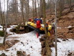 RAFTING NA JIZEE 2.4.2011, Pardn voda: 21 m3, vichni co jeli, to vn to vychytali. Vlny, hukot, zbava... no prost ndhera. Jedna posdka yukonu to nakonec po 4 koupelch vzdala a pedsedla do raftu, ale jinak parda. Po - fotografie 10