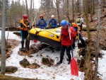 RAFTING NA JIZEE 2.4.2011, Pardn voda: 21 m3, vichni co jeli, to vn to vychytali. Vlny, hukot, zbava... no prost ndhera. Jedna posdka yukonu to nakonec po 4 koupelch vzdala a pedsedla do raftu, ale jinak parda. Po - fotografie 12