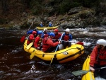 RAFTING NA JIZEE 2.4.2011, Pardn voda: 21 m3, vichni co jeli, to vn to vychytali. Vlny, hukot, zbava... no prost ndhera. Jedna posdka yukonu to nakonec po 4 koupelch vzdala a pedsedla do raftu, ale jinak parda. Po - fotografie 15