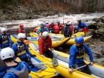 RAFTING NA JIZEE 2.4.2011, Pardn voda: 21 m3, vichni co jeli, to vn to vychytali. Vlny, hukot, zbava... no prost ndhera. Jedna posdka yukonu to nakonec po 4 koupelch vzdala a pedsedla do raftu, ale jinak parda. Po - fotografie 22