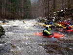 RAFTING NA JIZEE 2.4.2011, Pardn voda: 21 m3, vichni co jeli, to vn to vychytali. Vlny, hukot, zbava... no prost ndhera. Jedna posdka yukonu to nakonec po 4 koupelch vzdala a pedsedla do raftu, ale jinak parda. Po - fotografie 24