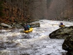 RAFTING NA JIZEE 2.4.2011, Pardn voda: 21 m3, vichni co jeli, to vn to vychytali. Vlny, hukot, zbava... no prost ndhera. Jedna posdka yukonu to nakonec po 4 koupelch vzdala a pedsedla do raftu, ale jinak parda. Po - fotografie 27