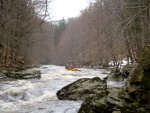 RAFTING NA JIZEE 2.4.2011, Pardn voda: 21 m3, vichni co jeli, to vn to vychytali. Vlny, hukot, zbava... no prost ndhera. Jedna posdka yukonu to nakonec po 4 koupelch vzdala a pedsedla do raftu, ale jinak parda. Po - fotografie 30