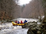 RAFTING NA JIZEE 2.4.2011, Pardn voda: 21 m3, vichni co jeli, to vn to vychytali. Vlny, hukot, zbava... no prost ndhera. Jedna posdka yukonu to nakonec po 4 koupelch vzdala a pedsedla do raftu, ale jinak parda. Po - fotografie 32