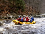 RAFTING NA JIZEE 2.4.2011, Pardn voda: 21 m3, vichni co jeli, to vn to vychytali. Vlny, hukot, zbava... no prost ndhera. Jedna posdka yukonu to nakonec po 4 koupelch vzdala a pedsedla do raftu, ale jinak parda. Po - fotografie 33