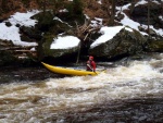 RAFTING NA JIZEE 2.4.2011, Pardn voda: 21 m3, vichni co jeli, to vn to vychytali. Vlny, hukot, zbava... no prost ndhera. Jedna posdka yukonu to nakonec po 4 koupelch vzdala a pedsedla do raftu, ale jinak parda. Po - fotografie 38