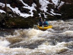 RAFTING NA JIZEE 2.4.2011, Pardn voda: 21 m3, vichni co jeli, to vn to vychytali. Vlny, hukot, zbava... no prost ndhera. Jedna posdka yukonu to nakonec po 4 koupelch vzdala a pedsedla do raftu, ale jinak parda. Po - fotografie 40